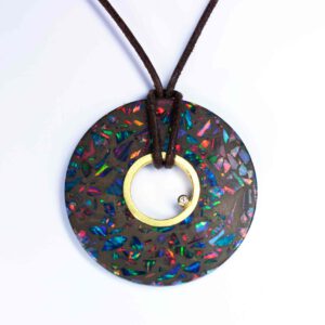 Anhänger aus Bronzematrix-synthetischer-Opal-750Gold-Brillant-Lederband